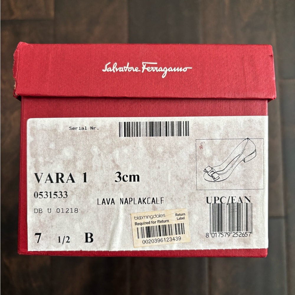 Salvatore Ferragamo Red Patent Vara Bow Flats with Gold Plaque - Picture 3 of 11